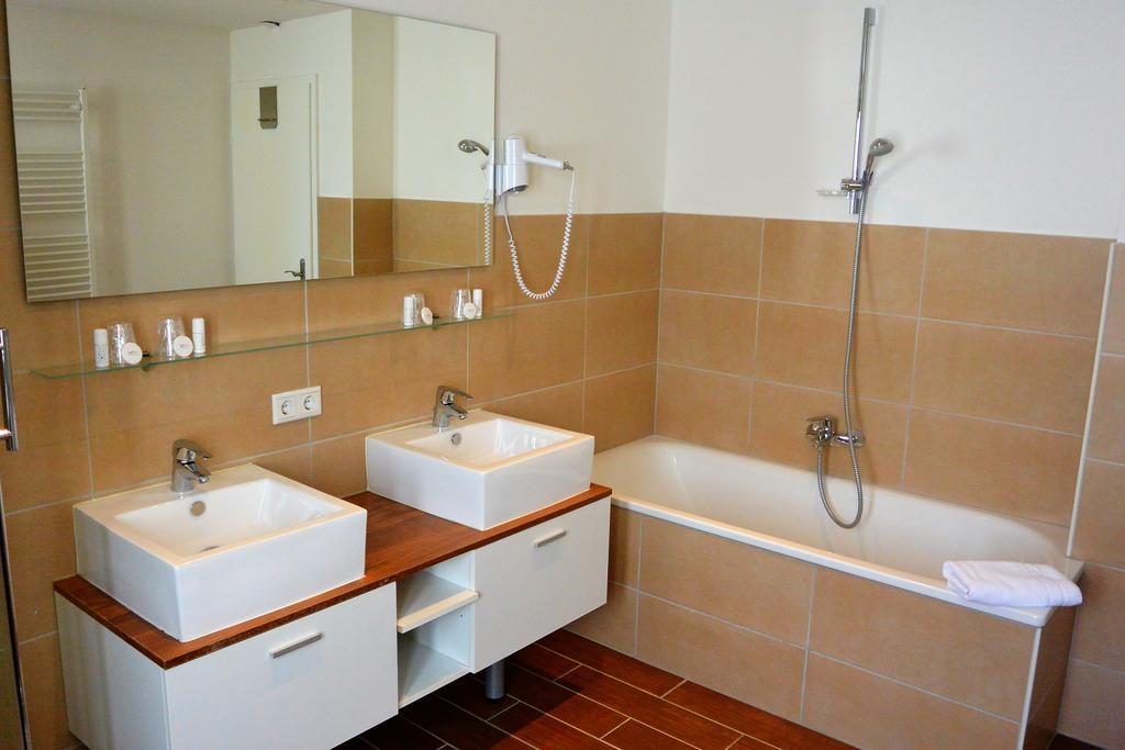 Hotel Schlee Hohenschäftlarn Eksteriør billede